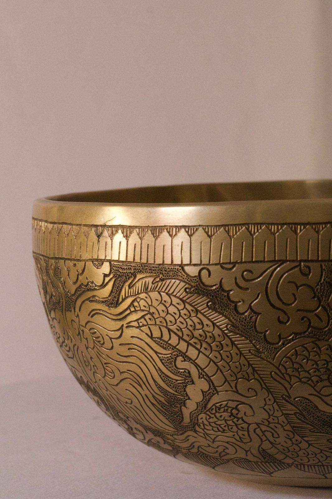 Prosperity Dragon Hand-Carved Tibetan Singing bowl - [8.1", G3 192Hz ]